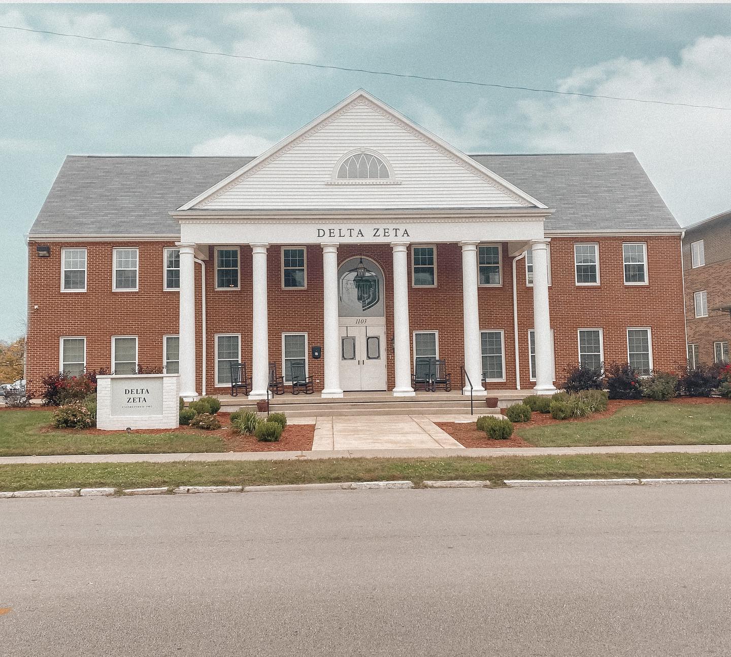 Featured House Epsilon Nu Missouri State University Delta Zeta