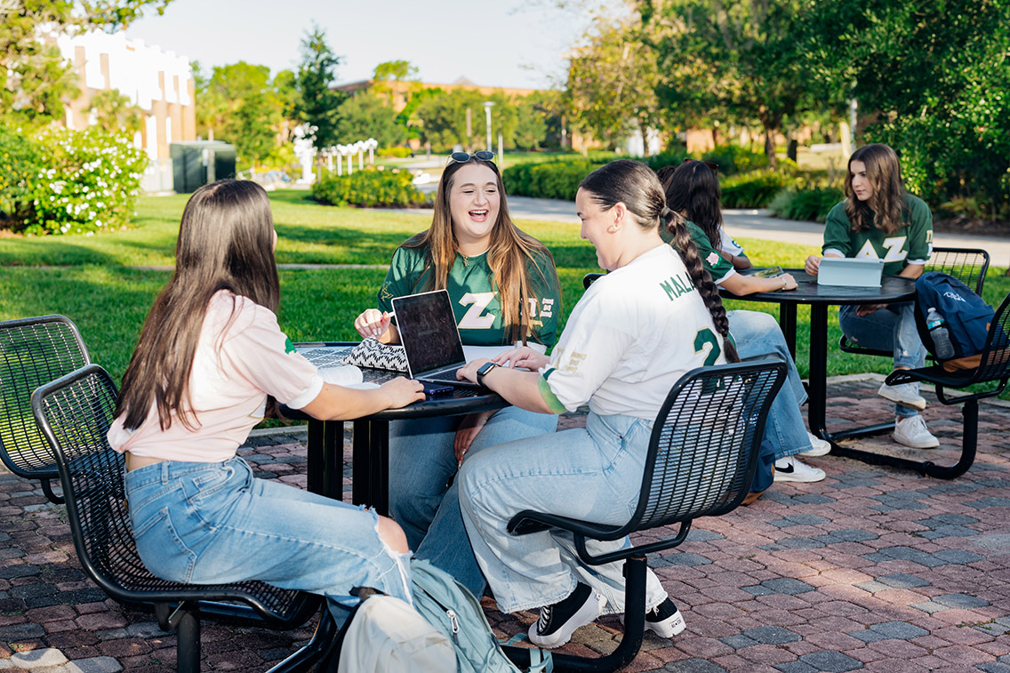 Delta Zeta Scholarships | Delta Zeta Foundation Awards