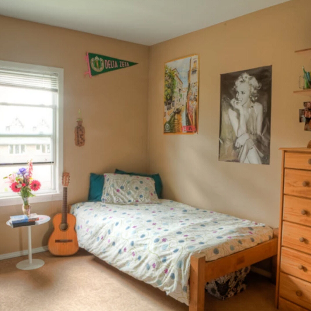 Kappa annex bedroom Delta Zeta Housing