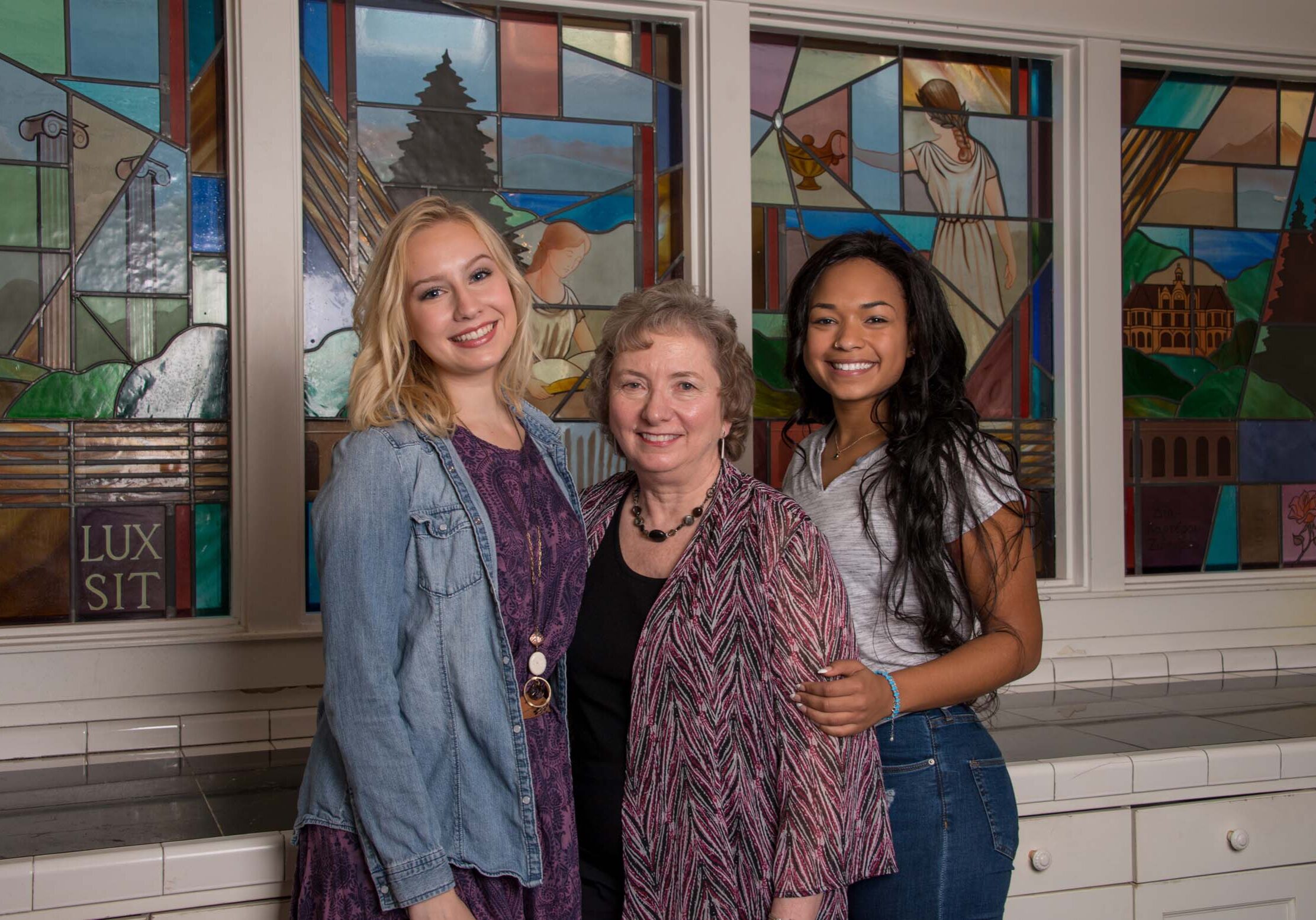 Volunteer - Current Photo Delta Zeta Scholarships | Delta Zeta Foundation Awards